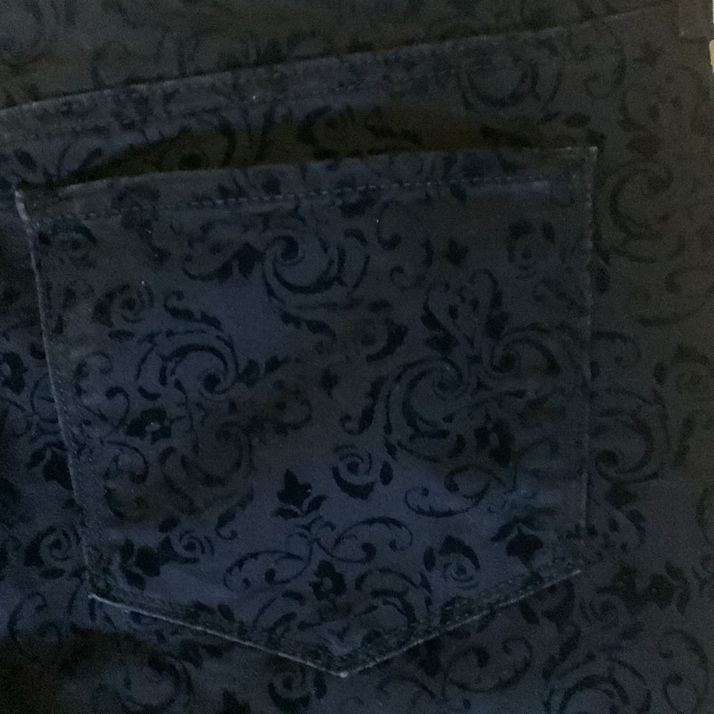 NYDJ skinny ‘black raised design’ jeans. - Picture 6 of 7